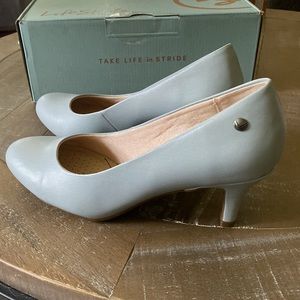 Powder blue heels - new without tags